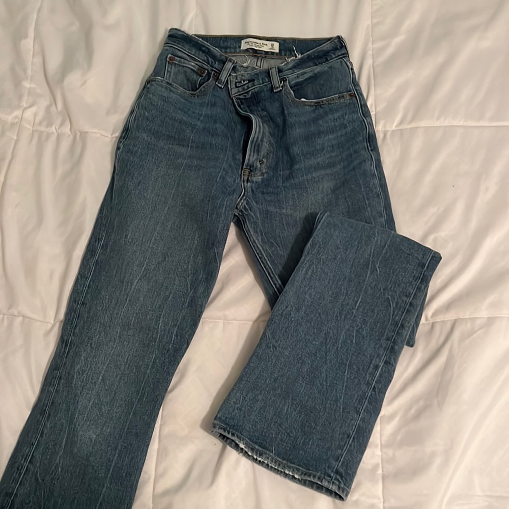 ABERCOMBIE & FITCH FLARE JEANS